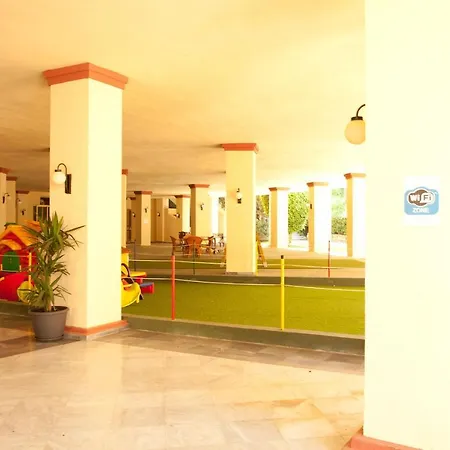 Апартаменти Romana Playa 555 *
